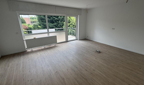 First occupancy after renovation: 2-room apartment with a large balcony and garden view in Duisburg-Rahm!