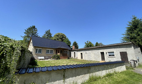 House with building plot in a prime location.