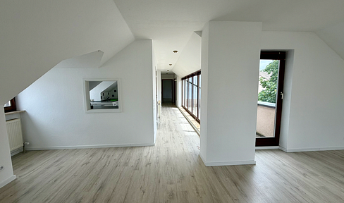 Schöne 3-Zimmer DG Wohnung mit modernisierter Küche und Balkon