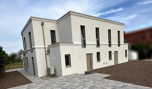 Erstbezug 2026: Doppelhaushälfte im Süden Magdeburgs – Garten, Kamin, Wärmepumpe, 150 m², A+