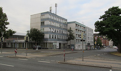 1-room apartment with a shop window facing the backyard and a toilet, located in Kassel. Available for rent or for purchase with a rental option, starting from €200 plus €222 for utilities.