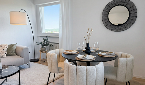 Einziehen anstatt renovieren: Frisch modernisierte 2-Zimmer-Wohnung mit Panorama-Blick