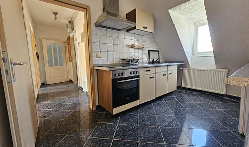 Excellent location & suitable for shared living: Bright 2.5-room attic apartment with fitted kitchen in Stuttgart-Bad Cannstatt.