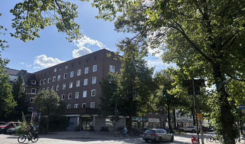 Modern 4-room apartment with a dream kitchen, available for the first time after renovation, no agency fees.