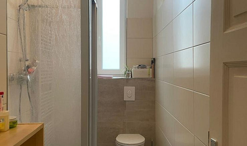 Suitable for students or shared living, 7 rooms, balcony, parking space, bathrooms with natural light.