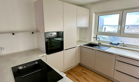 Bright and air-conditioned duplex apartment with a kitchen and conservatory - First rental after renovation.