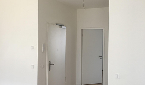 Modern 2-room apartment with balcony in the central Wasserstadt district – 1st floor.