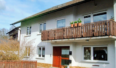 Mehrfamilienhaus mit 3 Garagen - Stellplätzen
