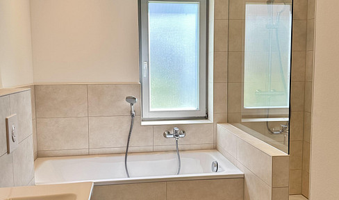 Erstbezug nach Sanierung – 3-Raum-Wohnung mit Terrasse & Garten