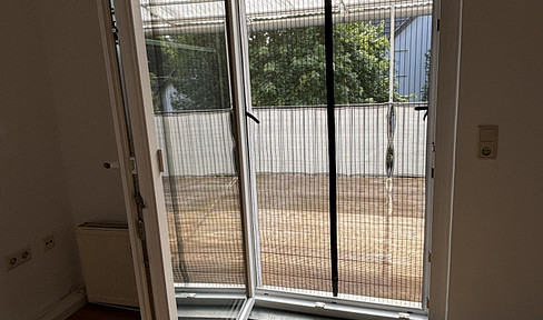 3 Zimmer, überdachter Balkon, ruhiges Haus, EBK, Tageslichtbad mit Wanne und Dusche