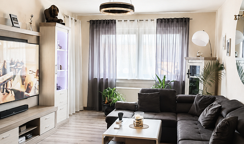 Modernisierte helle 2,5 Zimmer Wohnung mit Balkon
