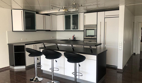 Exklusive, geräumige und gepflegte 2,5-Zimmer-Wohnung mit EBK in Reichenbach an der Fils