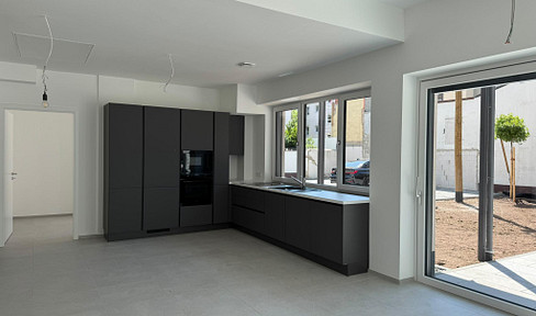 Wohnen mit Loftcharakter mit über 3  Meter Deckenhöhe und eigenem Garten in ruhiger Lage