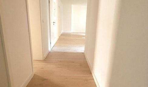 1 month rent-free! 4 bright rooms | 87.9 m² | with guest toilet, communal courtyard, and large basement.