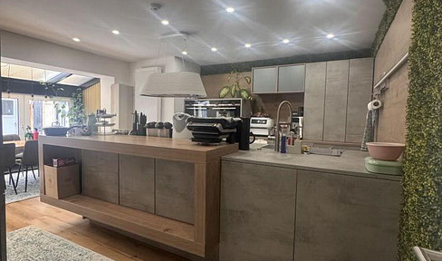 Beautifully renovated house with a large garden and facilities for animal keeping/dog breeding, located in a quiet, rural area.