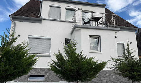 Wohnhaus mit mehreren möglichen Wohneinheiten und separatem Nebengebäude auf ca. 1110 m2 Grundstück