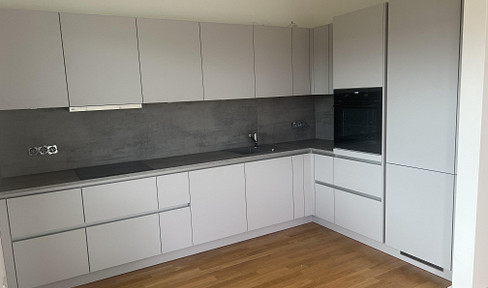 Exklusive neuwertige 3-Zimmer-Wohnung mit schönem Balkon von PRIVAT!