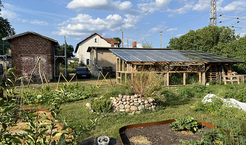 Biesenthal: 1,646 square meters of developed land, existing building, photovoltaic system, 40 minutes from Berlin.
