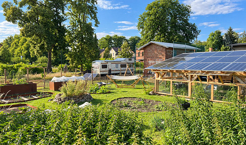 Biesenthal: 1.646 m² erschlossen am Bahnhof, Altbau, PV-Anlage, 40 Min nach Berlin