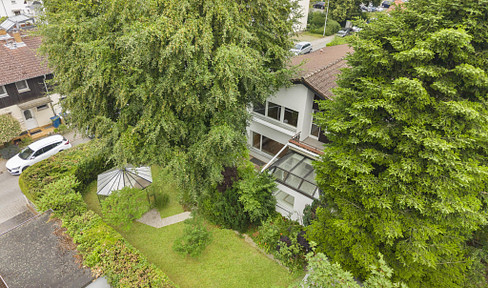 Spacious living space with over 280 square meters of total area – 611 square meters of land in a desirable location.