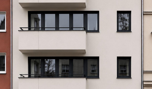 First occupancy after renovation | 3 rooms | 2 balconies | Underfloor heating & fiber optic internet.