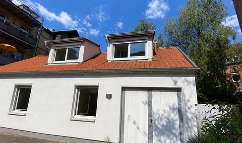 Charmantes Hinterhaus in zentraler Lage mit Stellplatz – ideal für Paar oder Zweier-WG