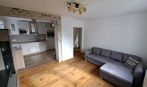 2-room apartment | Renovated in 2022 | Equipped kitchen | View of a park | Located in the center of Bottrop.