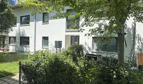 Exclusive living in Neubiberg: Modern apartment for sale with garden and parking spaces.