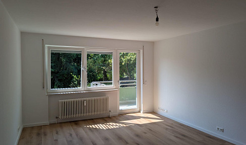 High-quality renovated 2-room garden apartment with terrace and large garden.