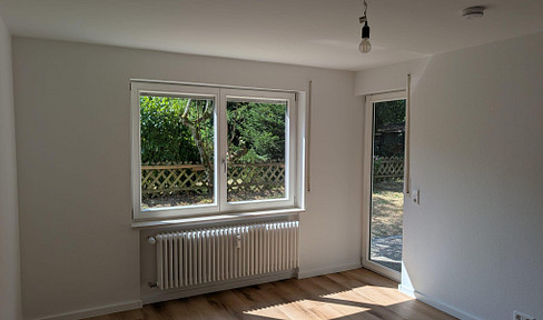 Hochwertig kernsanierte 2-Zi.-Gartenwohnung mit Terrasse & großem Garten