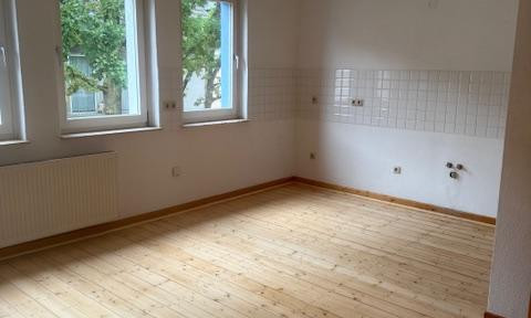 2 Zimmer, Wohnküche, Bad, Flur, Abstell, frisch renoviert