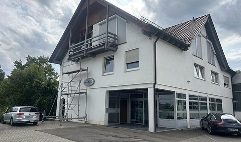 Vielseitig nutzbare Gewerbeeinheit mit Verwaltung und großer Freifläche in Illertissen zu mieten