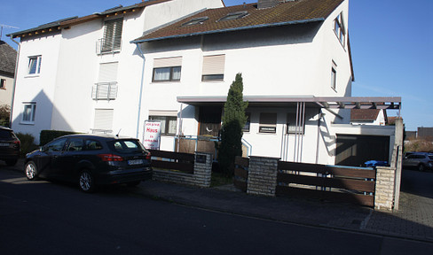 Well-maintained detached house in a good residential area, just 3 minutes from the S-Bahn (suburban railway).