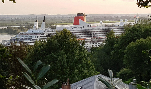 Living where Hamburg slopes down towards the Elbe river.
