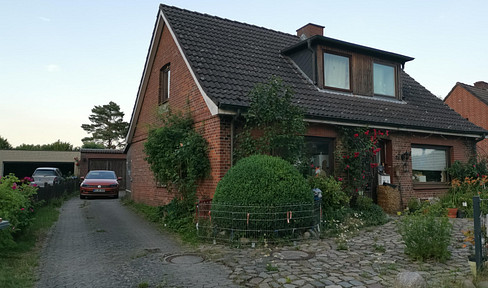 Haus mit großem Bauerngarten auf ca. 1.200 m² Grundstück – Hamfelde Krs. Hzgt. Lauenburg bei Trittau