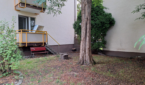 Modernized apartment with 2.5 rooms, a balcony, and a private garden (Unterstr. 72).