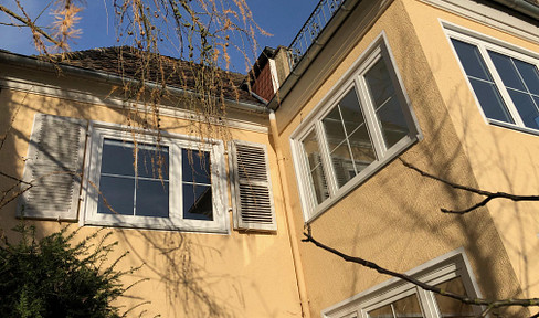 Bright and spacious 4.5-room apartment with a balcony, located in the upper eastern district of Göttingen.