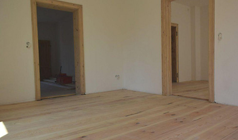 3-room apartment in a historic building with charm from the turn of the century – includes a balcony and elevator.