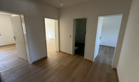 Modern, renovated 3-room apartment with a balcony, located in a popular area of Weitmar, Mark.