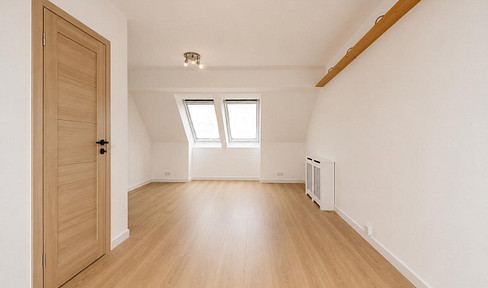 Renovated 1-bedroom apartment near the University of Cologne.