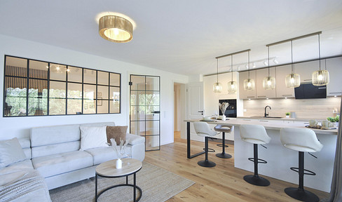 Top-renovated and fully furnished 2.5-room apartment in Schwabing West - No commission fees.