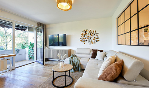 Top-renovated 2.5-room apartment in a prime location – no commission fees.