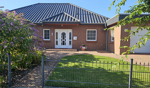 Bungalow in a quiet location, available for long-term rental.