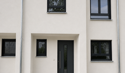 Erstbezug: A+ Neubau-Reihenhaus mit 6 Zimmern, Premiumküche, PV-Speicher & Garten