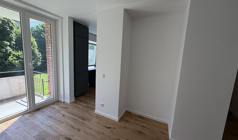 First occupancy after renovation: Well-designed apartment in a well-maintained multi-family building, located in a quiet area.