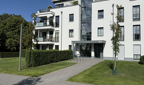 Nur 100 m vom Meer entfernt - Stilvolle 3 ZKB Wohnung mit Marken EBK u. TG Stellplatz