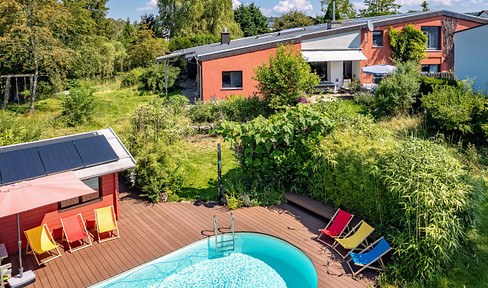 291 m² Wohnen auf einer Ebene mit Einliegerwhg. | 2.464 m² Naturidyll | Pool, Sauna & Ortsrandlage