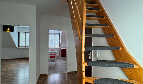 Von Privat, 2 ZKB + offenes Studio, Abst.-R., EBK, Waschtrockner, 1. OG, Carport mit AR, Terrasse