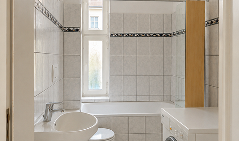**Wunderschöner Altbau-Charme** Helle 2-Zimmer mit sonnigem Balkon, nahe Uni-Klinik