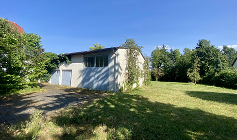 Spacious and attractive plot of land with significant development potential, located in a desirable area.